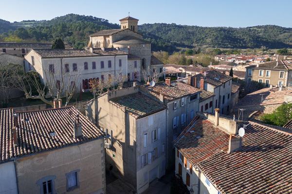 CARCASSONNE ST HILAIRE Maison de village T5 170m² (101m² hab.) avec garage et PAC