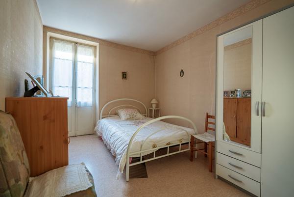 CARCASSONNE ST HILAIRE Maison de village T5 170m² (101m² hab.) avec garage et PAC