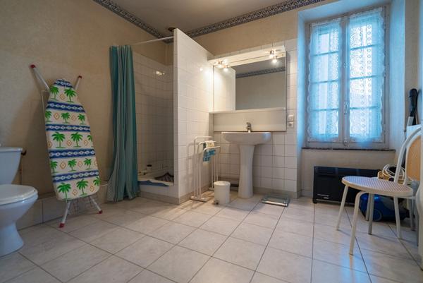 CARCASSONNE ST HILAIRE Maison de village T5 170m² (101m² hab.) avec garage et PAC