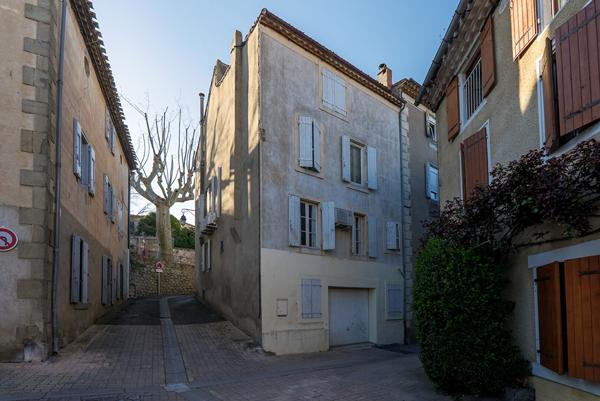 CARCASSONNE ST HILAIRE Maison de village T5 170m² (101m² hab.) avec garage et PAC