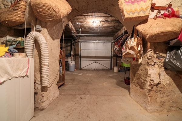 CARCASSONNE ST HILAIRE Maison de village T5 170m² (101m² hab.) avec garage et PAC