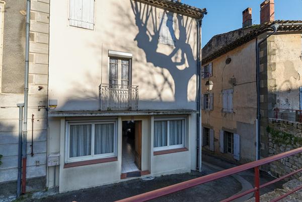CARCASSONNE ST HILAIRE Maison de village T5 170m² (101m² hab.) avec garage et PAC