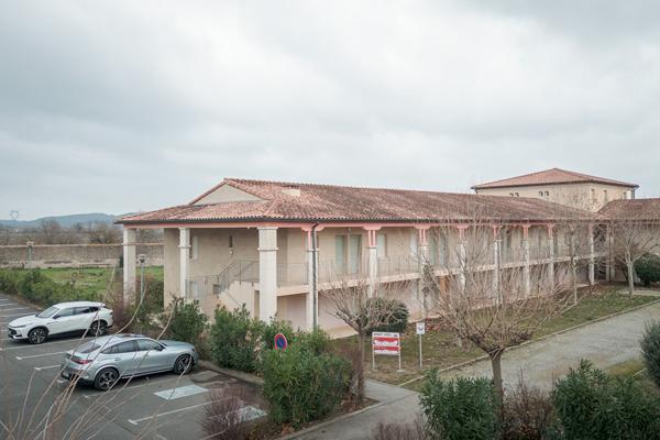 CARCASSONNE – AZILLE Appartement T2 BIS 44.2m². avec terrasse, parking, et piscine commune