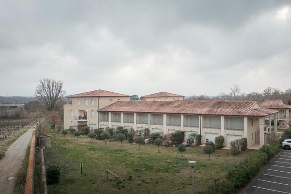 CARCASSONNE – AZILLE Appartement T2 BIS 44.2m². avec terrasse, parking, et piscine commune