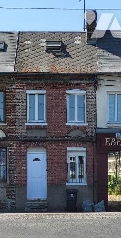 BOIS GUILLAUME, maison mitoyenne des 2 côtés, louée d'~64m² avec cour d'~71m². 3 chambres.