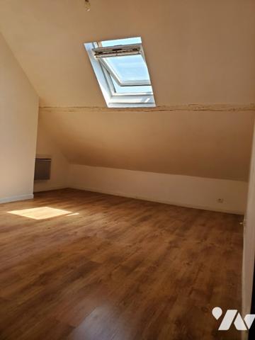 BOIS GUILLAUME, maison mitoyenne des 2 côtés, louée d'~64m² avec cour d'~71m². 3 chambres.