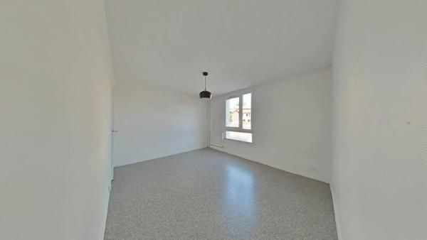 Appartement 1 pièce                                        - 42000 Saint-Étienne Réf : 12357