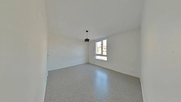 Appartement 1 pièce                                        - 42000 Saint-Étienne Réf : 12357