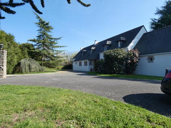 Propriété  dans un parc arboré de 2 ha