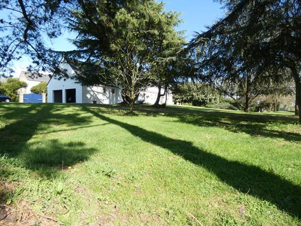 Propriété  dans un parc arboré de 2 ha