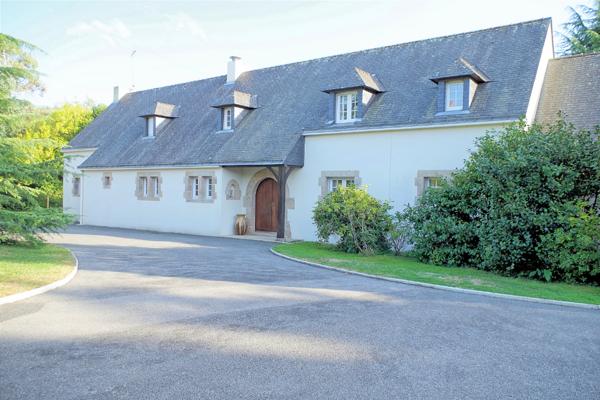 Propriété  dans un parc arboré de 2 ha