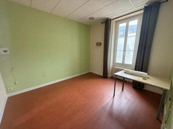 Maison à LA ROCHE-SUR-YON, 85000 - 12 pièces 300m²