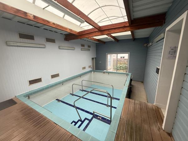 Maison à LA ROCHE-SUR-YON, 85000 - 12 pièces 300m²