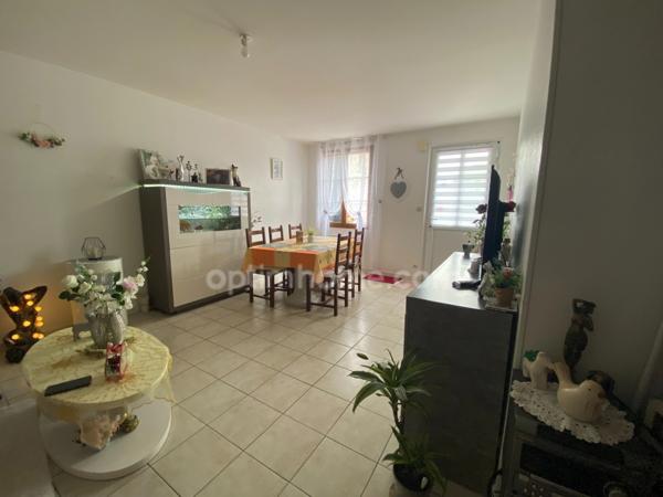 vente d un ensemble immobilièr de 4 maisons et 1 appartement louer 15 pièces Proche de VERVINS (02)