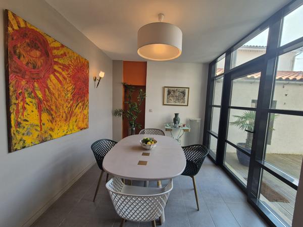 Maison 12 pièce(s) 6 chambre(s) 330 m²