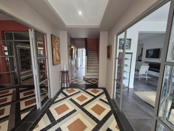 Maison 12 pièce(s) 6 chambre(s) 330 m²