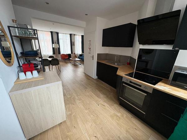 A LOUER : Appartement à LILLE • Rue Léon Gambetta - WAZEMMES • 2 270 € CC • Réf. 874-1