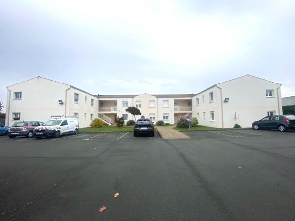 Appartement rénové lumineux dans une résidence pleine de charme à 10 min du Port de la Rochelle !