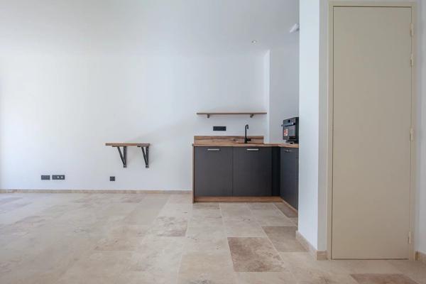Vente                                                      Appartement
                        
                     2 pièces                      47 m2                     à Aix-en-Provence
