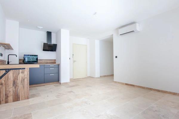 Vente                                                      Appartement
                        
                     2 pièces                      47 m2                     à Aix-en-Provence