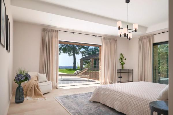 Luxueuse propriété en pierres avec vue jusqu'à la mer