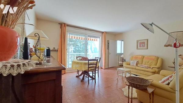 APPARTEMENT T3 CAVE ET PLACE DE PARKING