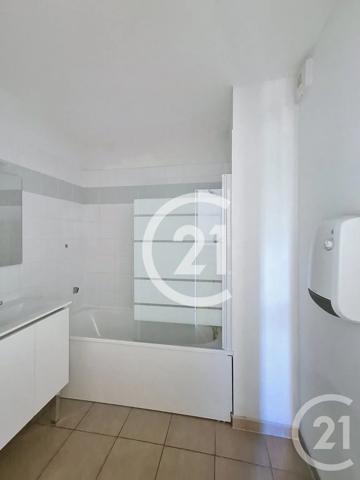 Appartement T4 à vendre  5 pièces - 80 m 2   ST MARTIN DE CRAU  - 13