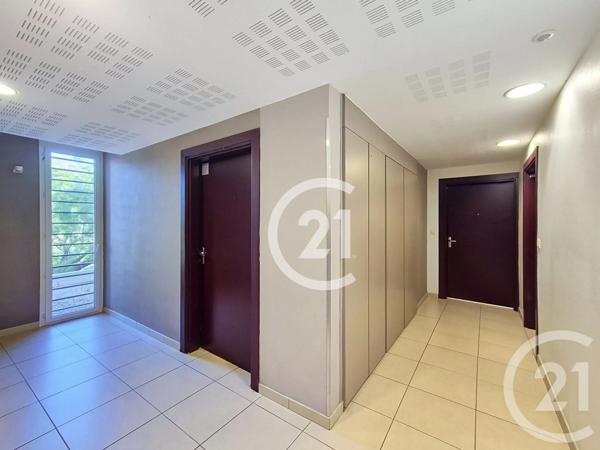Appartement T4 à vendre  5 pièces - 80 m 2   ST MARTIN DE CRAU  - 13