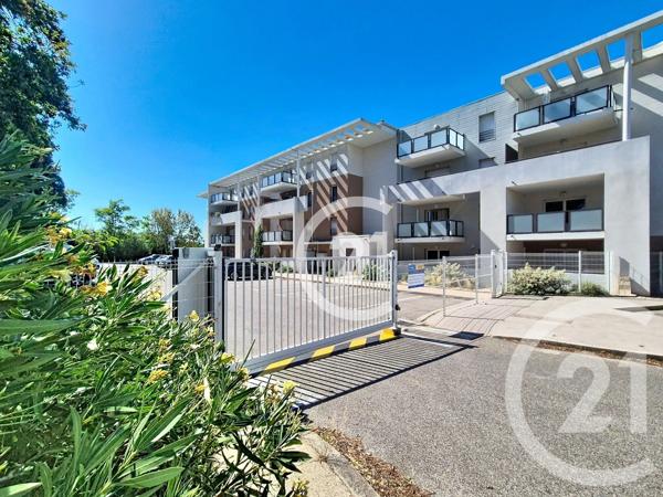 Appartement T4 à vendre  5 pièces - 80 m 2   ST MARTIN DE CRAU  - 13