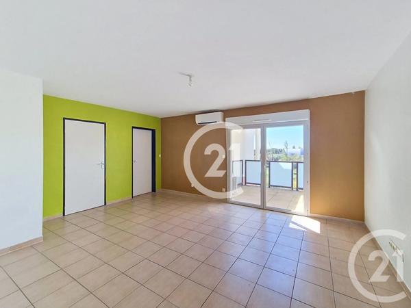 Appartement T4 à vendre  5 pièces - 80 m 2   ST MARTIN DE CRAU  - 13