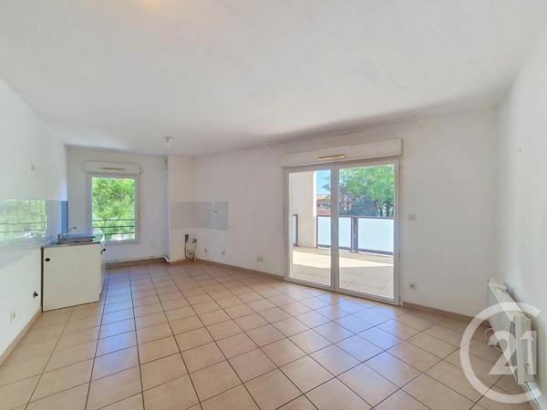Appartement T4 à vendre  5 pièces - 80 m 2   ST MARTIN DE CRAU  - 13