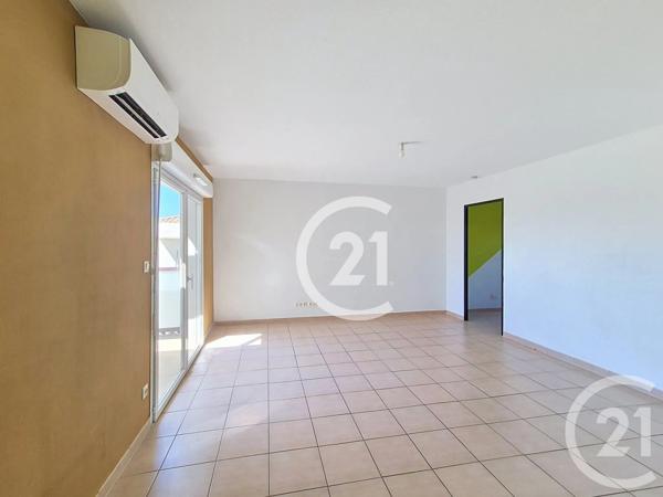 Appartement T4 à vendre  5 pièces - 80 m 2   ST MARTIN DE CRAU  - 13