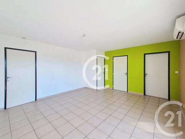 Appartement T4 à vendre  5 pièces - 80 m 2   ST MARTIN DE CRAU  - 13