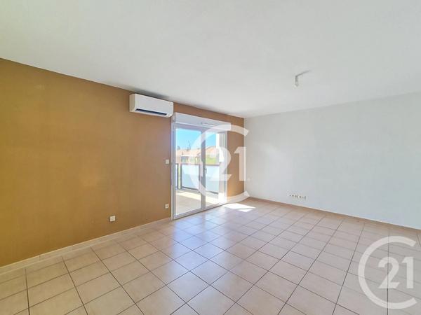Appartement T4 à vendre  5 pièces - 80 m 2   ST MARTIN DE CRAU  - 13