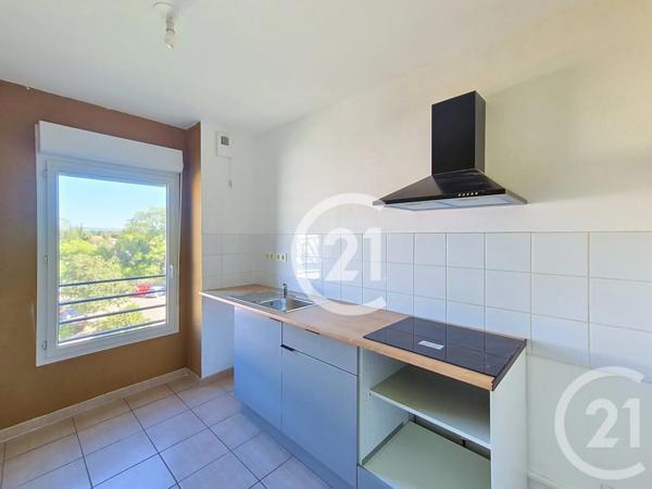 Appartement T4 à vendre  5 pièces - 80 m 2   ST MARTIN DE CRAU  - 13