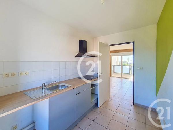 Appartement T4 à vendre  5 pièces - 80 m 2   ST MARTIN DE CRAU  - 13