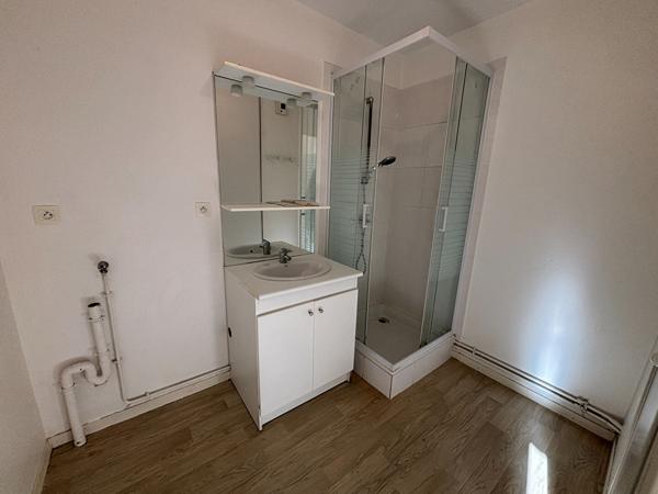 A LOUER - Appartement T2 à SAINT MEEN LE GRAND, axe RENNES / ST-BRIEUC