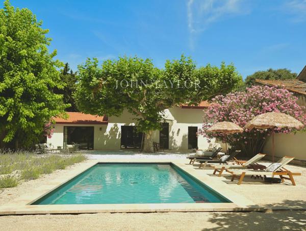 EXCLUSIVITÉ - MAISON RENOVÉE MAILLANE
