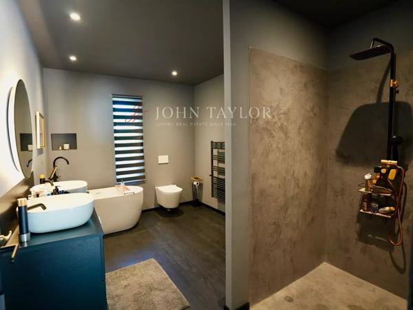 EXCLUSIVITÉ - MAISON RENOVÉE MAILLANE