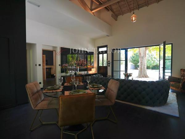 EXCLUSIVITÉ - MAISON RENOVÉE MAILLANE