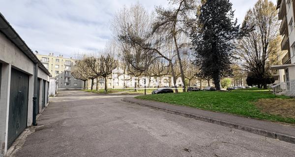 À vendre Parking 15 m² - Saint-martin-d'hères 38400