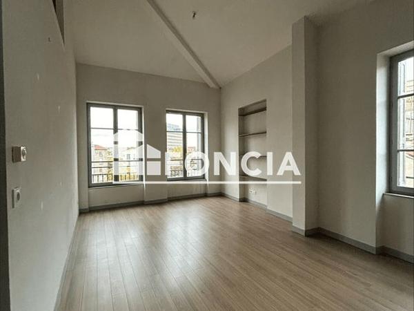 Location Appartement 3 pièces 63.3 m² - 4 RUE PREYNAT Saint-etienne 42000