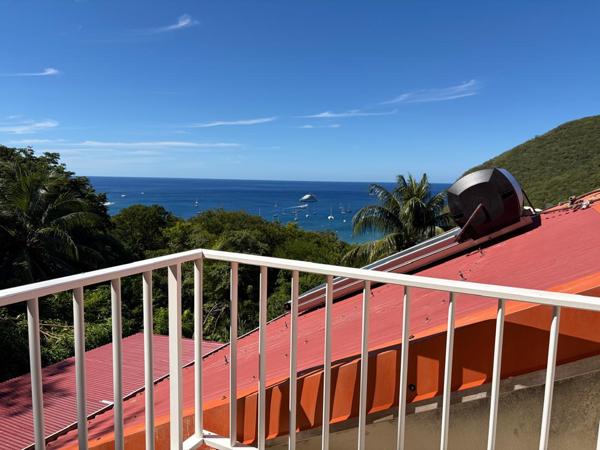 Deshaies (97126) Villa F6 + 2 logements F2,dans les hauteurs du bourg de DESAIES, avec magnifique vue mer.