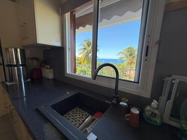 Deshaies (97126) Villa F6 + 2 logements F2,dans les hauteurs du bourg de DESAIES, avec magnifique vue mer.