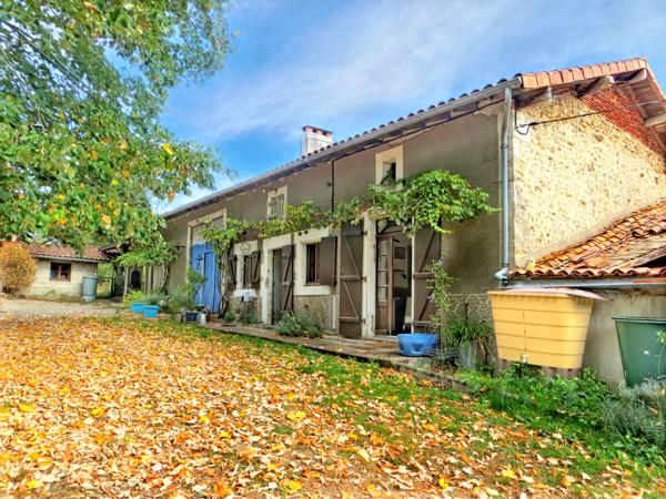 Maison à vendre à Terres-de-Haute-Charente (16270) - Charente