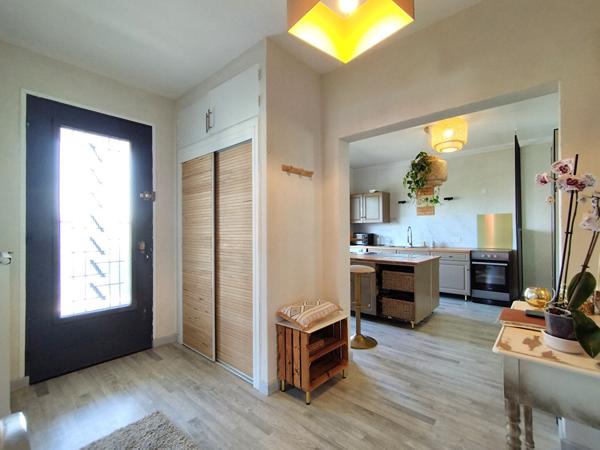 Maison familiale à la Ville aux Dames proche écoles, commerces, Fil Bleu, Gare TGV, tram