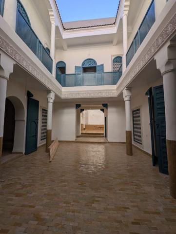 A vendre Superbe Riad 230 m2 au sol de 8 chambres à Zaouia Abassia - Marrakech