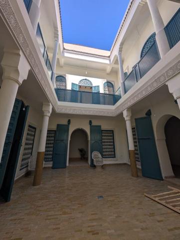 A vendre Superbe Riad 230 m2 au sol de 8 chambres à Zaouia Abassia - Marrakech
