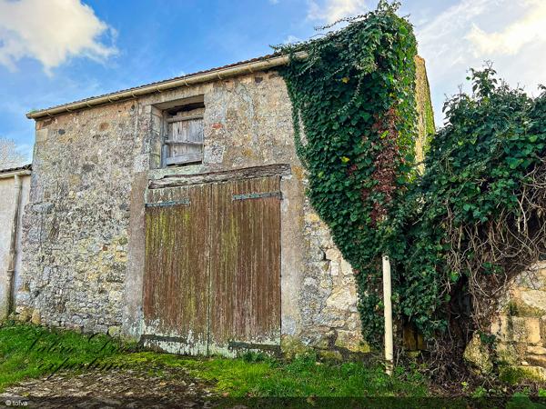 Hiers-Brouage (17320) Brouage Bâtiment en pierre sur terrain de 186 m²