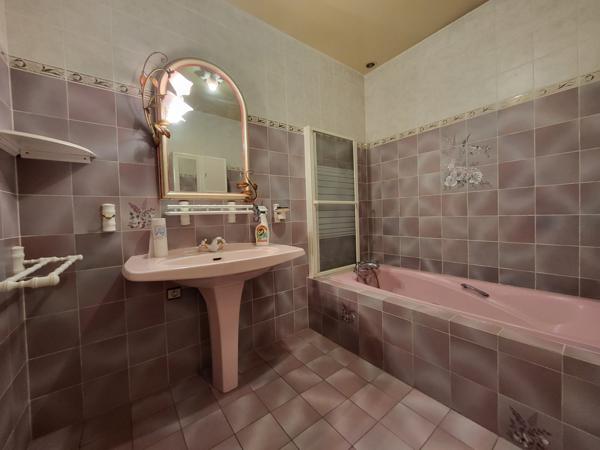 Arlay (39140) Maison de Village. ARLAY